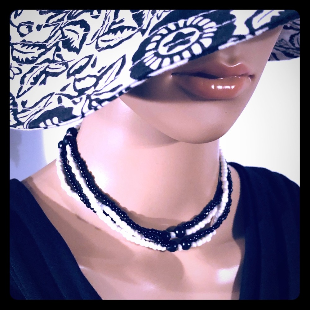 Beaded Stone Necklace in Black & White - Picture 3 of 7